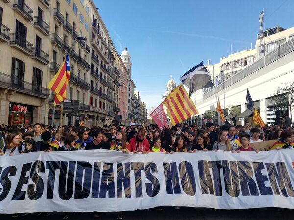 Photos: Thousands of Students March in Barcelona as Nationwide Protests Over Court Ruling Continue - Sputnik International
