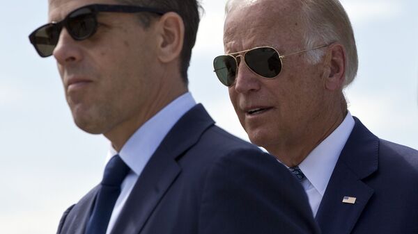 U.S. Vice President Joe Biden and his son Hunter Biden (File) - Sputnik International