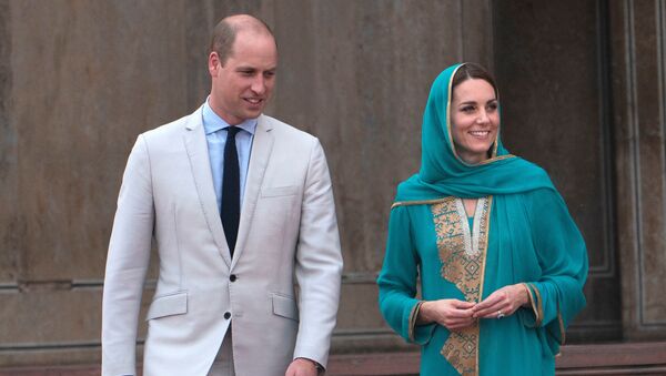 Britain's Prince William and Catherine, Duchess of Cambridge visit the Badshahi Mosque in Lahore, Pakistan October 17, 2019. - Sputnik International