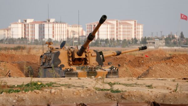 A Turkish army howitzer is positioned near the Turkish-Syrian border in Sanliurfa province, Turkey, October 17, 2019 - Sputnik International