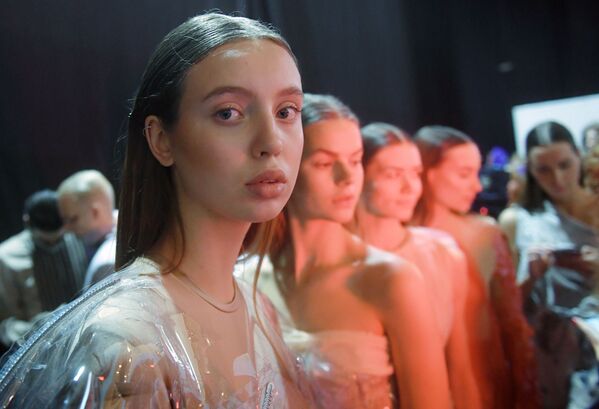 Model at Mercedes-Benz Fashion Week Russia. - Sputnik International