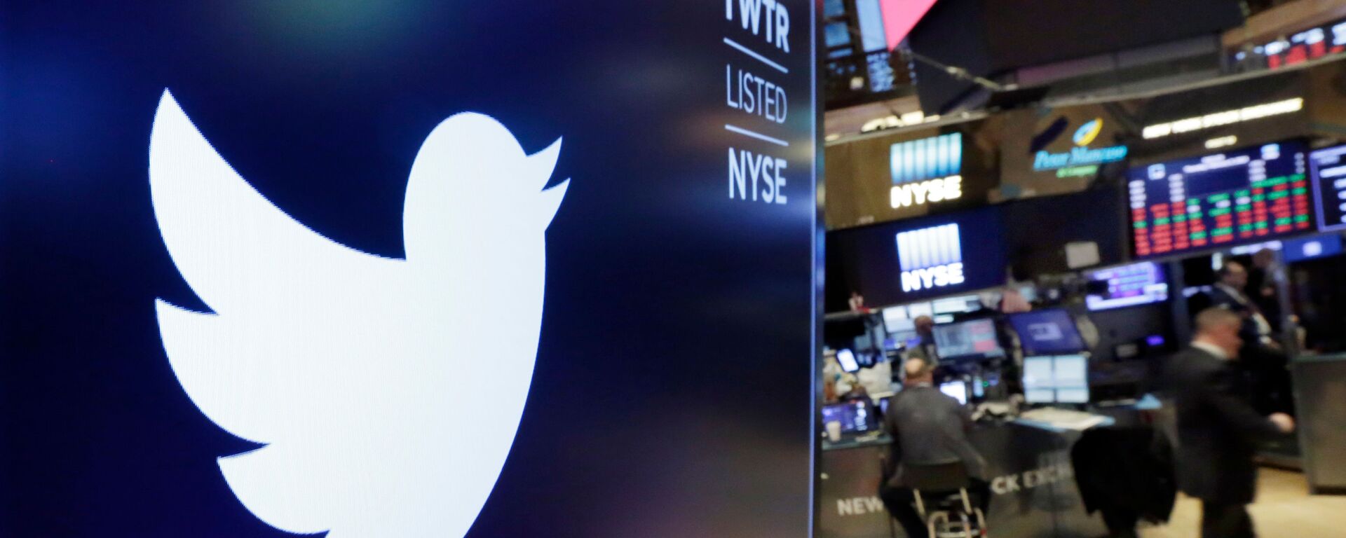 FILE - In this Feb. 8, 2018, file photo, the logo for Twitter is displayed above a trading post on the floor of the New York Stock Exchange - Sputnik International, 1920, 08.05.2022