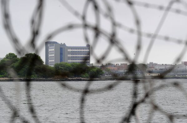 Rikers Island is the world's largest penitentiary complex in the world. In 2017, New York officials approved a multi-billion-dollar plan to close the prison and build smaller jails in the city's most populated districts. - Sputnik International