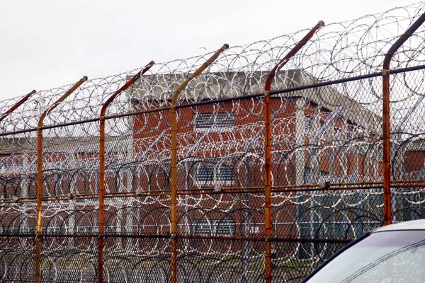 According to New York City Mayor Bill de Blasio, after closing the Rikers jail the next step will be to better integrate prisoners into the community after their sentences are over. - Sputnik International