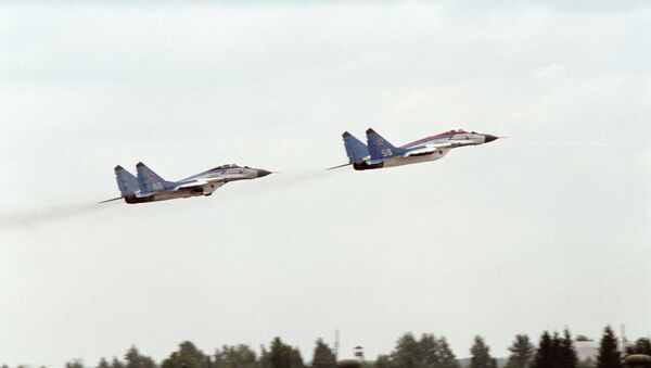 MiG-25 warplanes take off during a parade rehearsal - Sputnik International