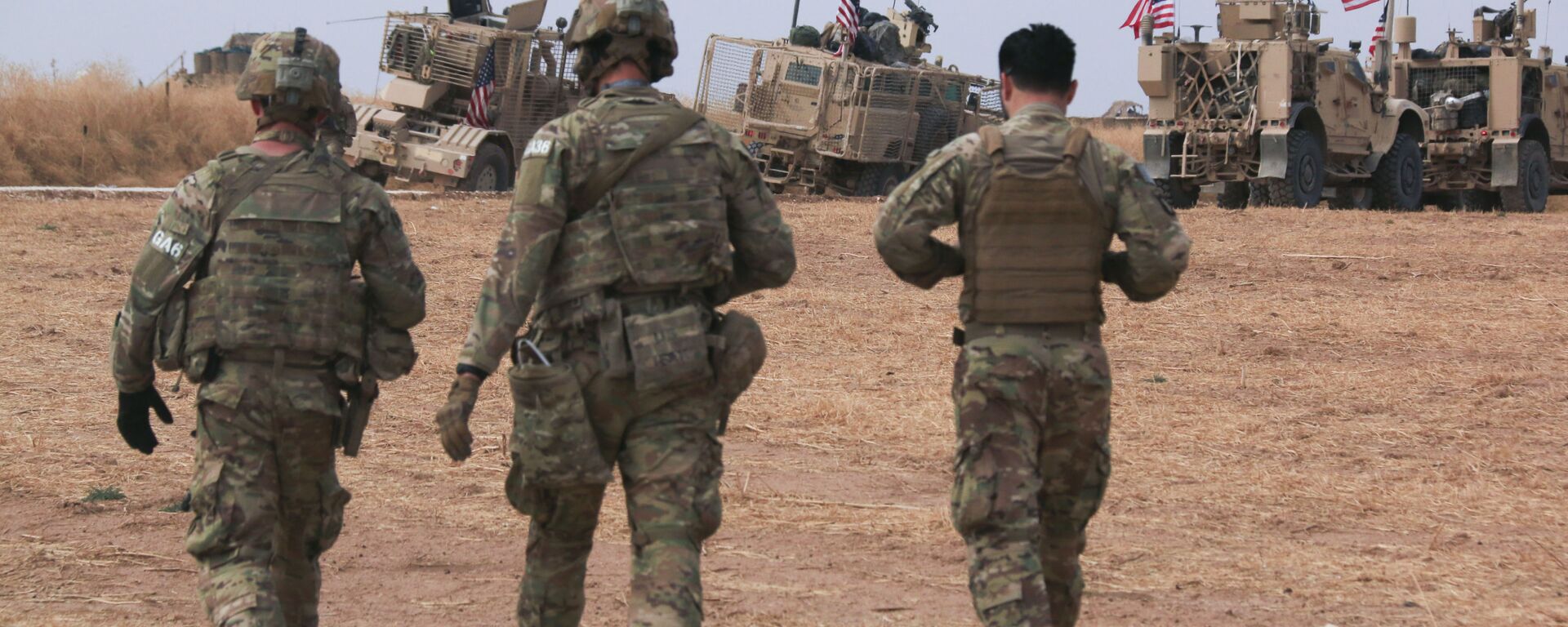 American military convoy stops near the town of Tel Tamr, north Syria, Sunday, Oct. 20, 2019 - Sputnik International, 1920, 19.08.2020