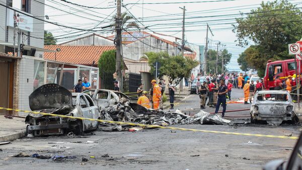 Wrecked cars are seen at the site where a small plane crashed on a residential street in Belo Horizonte, Brazil October 21, 2019 - Sputnik International
