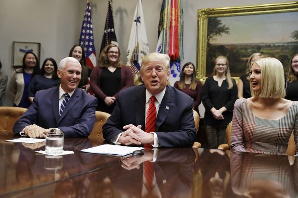 Trump’s Sis Allegedly Dubs Ivanka ‘Mini-Donald’, Rips Eric as ‘Moron’ in Leaked Talks With Niece - Sputnik International