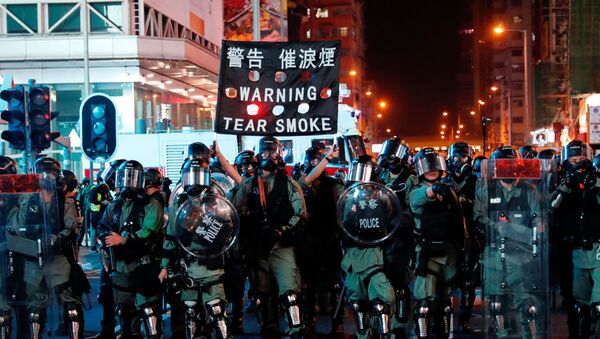 Riot police hold up a banner warning protesters about tear gas during anti-government protest in Hong Kong, China October 20, 2019 - Sputnik International
