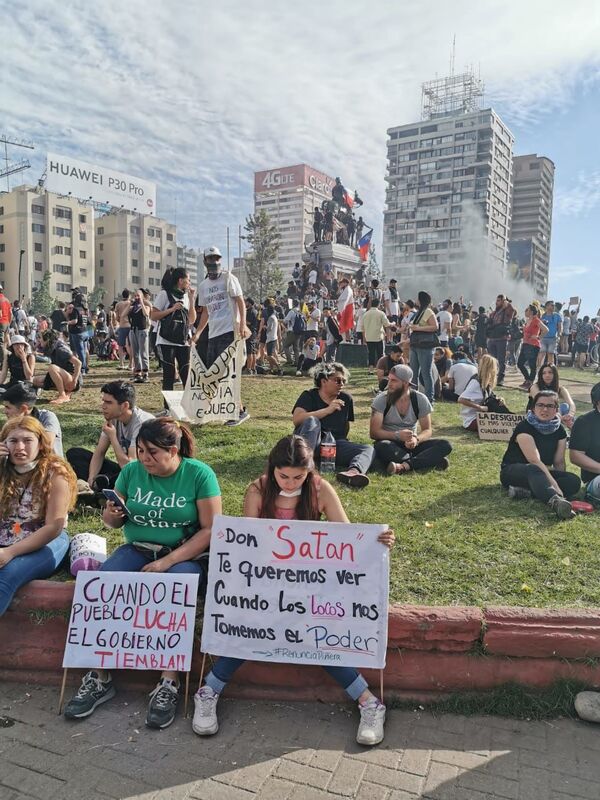 Chilean Military Personnel With Assault Rifles Monitor Protests in Santiago – Photos Chilean Military Personnel With Assault Rifles Monitor Protests in Santiago – Photos - Sputnik International