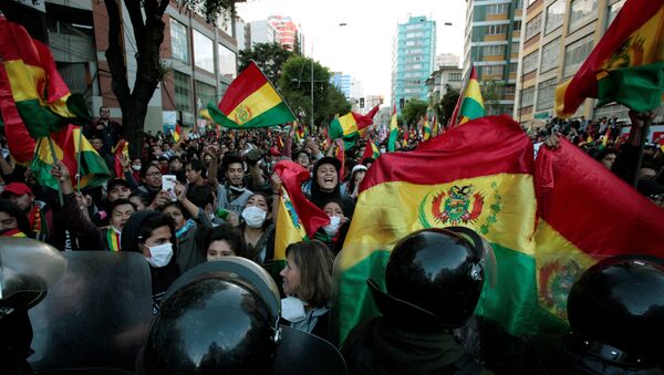 Demonstrators take part in a protest in La Paz, Bolivia - Sputnik International