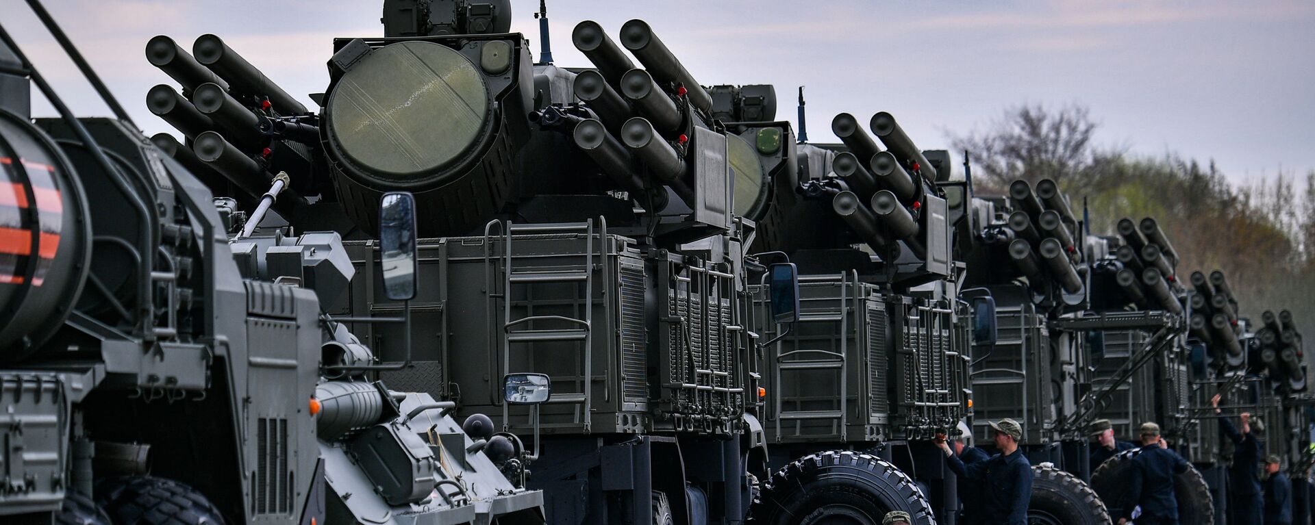 The Pantsir-S mobile self-propelled surface-to-air anti-aircraft system vehicles are parked during its preparation for the upcoming Victory Day Military Parade, in Moscow, Russia. - Sputnik International, 1920, 06.12.2023