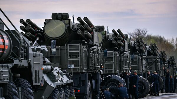 The Pantsir-S mobile self-propelled surface-to-air anti-aircraft system vehicles are parked during its preparation for the upcoming Victory Day Military Parade, in Moscow, Russia. - Sputnik International