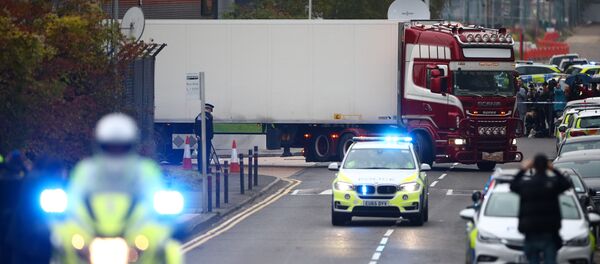Police move the lorry container where bodies were discovered, in Grays, Essex, Britain October 23, 2019 - Sputnik International