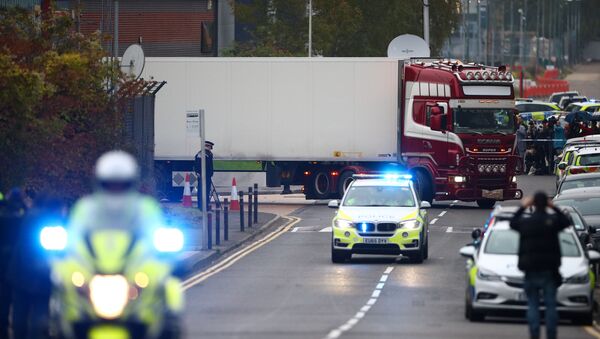 Police move the lorry container where bodies were discovered, in Grays, Essex, Britain October 23, 2019 - Sputnik International