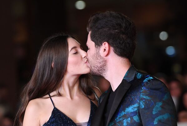 Actor Niccolo Centioni with his girl-friend on the red carpet before the premiere of Il Ladro Di Giorni during the 14th Rome Film Festival.  - Sputnik International