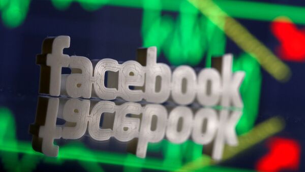 A 3D-printed Facebook logo is seen in front of displayed stock graph in this illustration photo, March 20, 2018 - Sputnik International