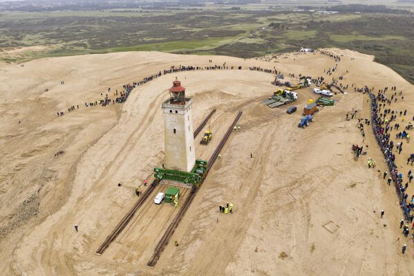 Aerial view shows people looking on as the lighthouse in Rubjerg Knude is being moved away from the coastline on October 22, 2019 between Lonstrup and Lokken, Jutland, Denmark.  - Sputnik International