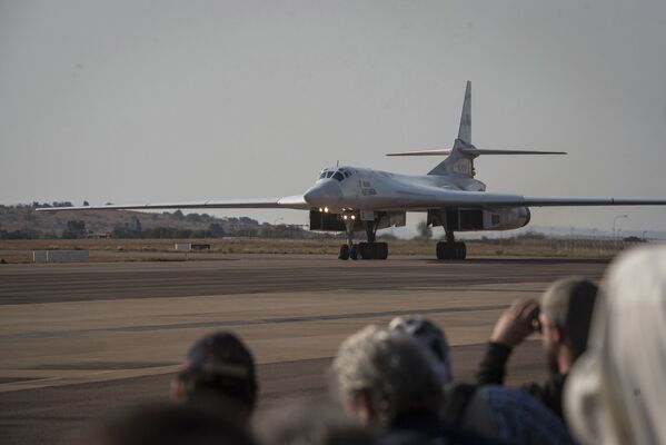 One of two Tu-160 Russian Airforce bombers land at the Waterkloof Airforce Base in Pretoria, South Africa Wednesday, Oct. 23, 2019.   - Sputnik International