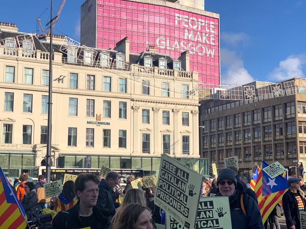 Scots March Through Glasgow in Solidarity With Jailed Catalan Independence Leaders - Photos - Sputnik International