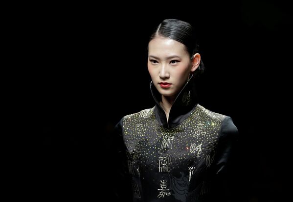 Delicate Beauty and a Whirlwind of Colours at China Fashion Week - Sputnik International