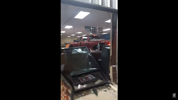Georgia Man Drives Truck Into Convenience Store, Demands ‘His Money’ - Sputnik International