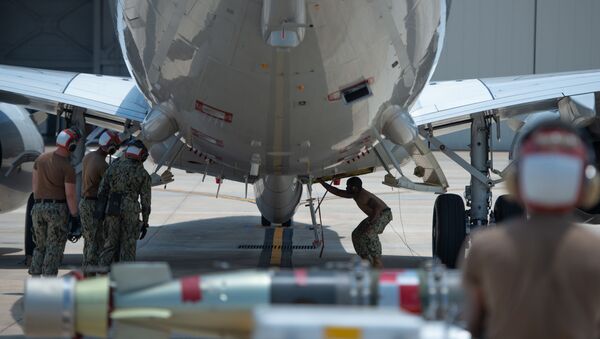 Aviation Ordnanceman 3rd Class Jermain Snowden, assigned to Patrol Squadron (VP) 30, prepares to load a Mark 54 Torpedo onto a P8-A Poseidon aircraft during a training exercise at Naval Air Station Jacksonville - Sputnik International