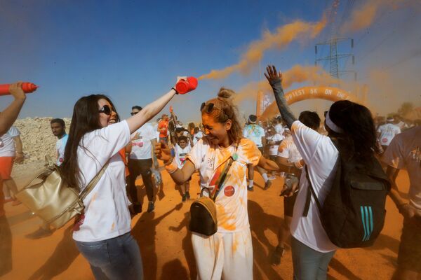 Women attend the Colour Run event during Riyadh season festival, in Saudi Arabia, October 26, 2019.  - Sputnik International