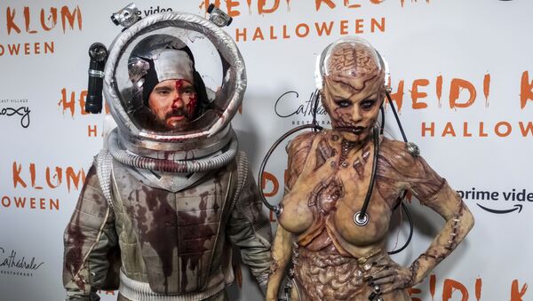 Tom Kaulitz, left, and Heidi Klum in their costumes attend her Halloween party at Cathedrale on Thursday, Oct. 31, 2019, in New York - Sputnik International