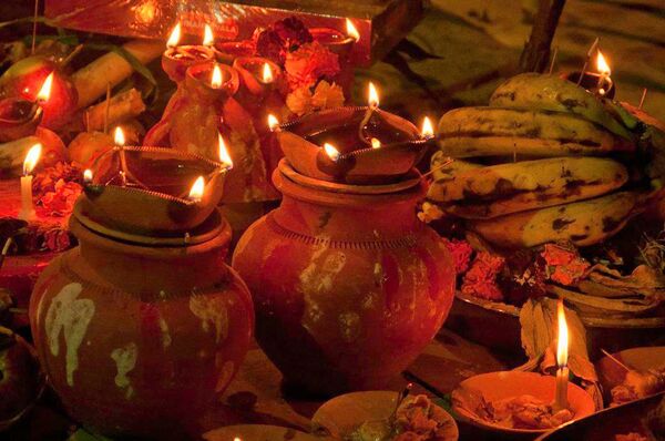 Thousands of Devotees Observe Chhath Puja – The Worship of Sun God in Delhi - Sputnik International