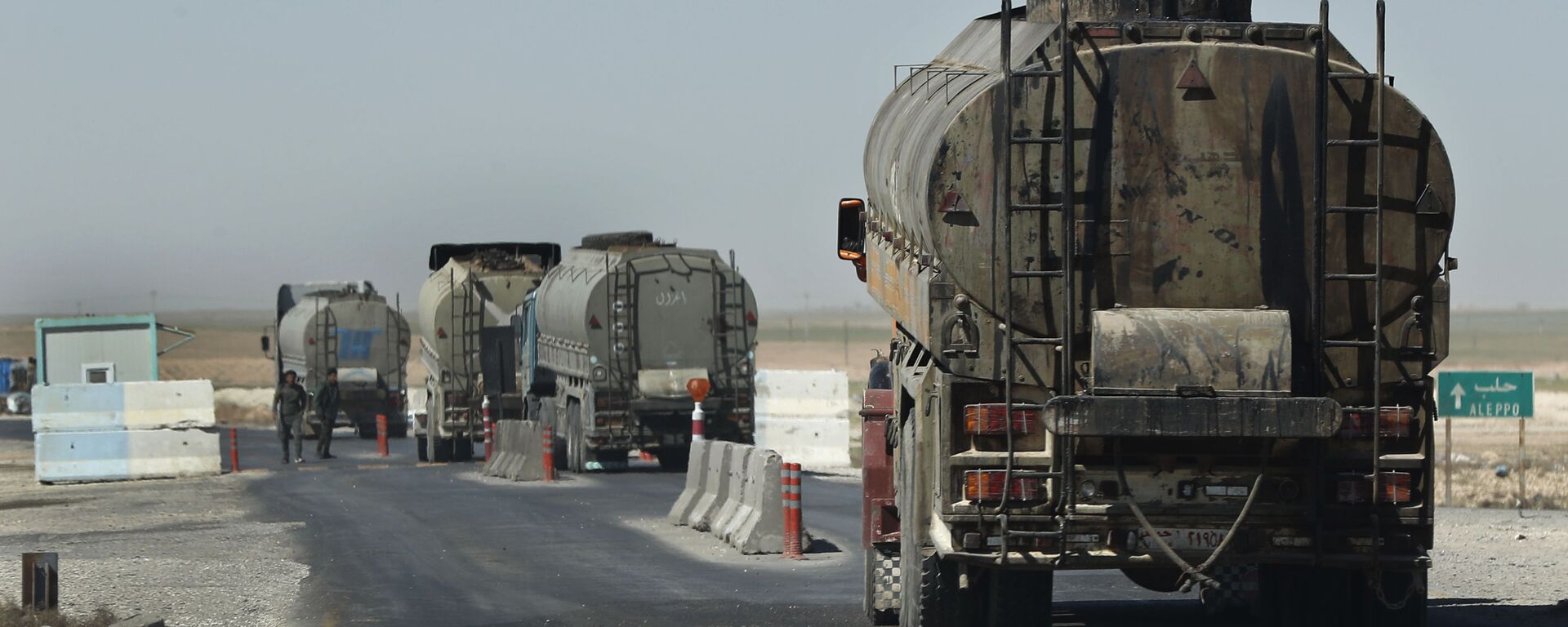 This April 4, 2018 photo shows a convoy of oil trucks passinf a Kurdish police (Assayesh) checkpoint, as they moving fuel produced in Kurdish-held areas in the east to other areas controlled by the same U.S-backed group to the west, on a highway in Hassakeh province, Syria.  - Sputnik International, 1920, 08.12.2022
