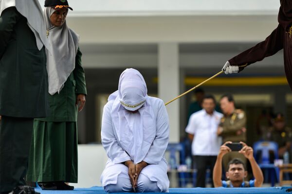 Indonesian Islamic Official Flogged in Public for Breaking the Adultery Law He Helped Oversee Indonesian Islamic Official Flogged in Public for Breaking the Adultery Law He Helped Oversee - Sputnik International