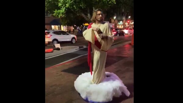 A guy in a Jesus costume riding down a street - Sputnik International