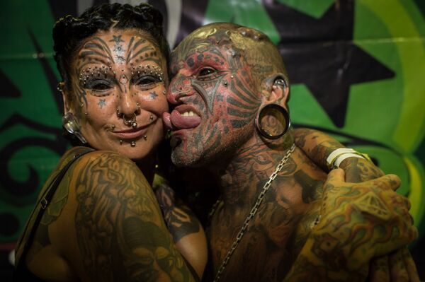 Uruguayan tattoo artist Victor Hugo Peralta and his wife, Argentinian tattoo artist Gabriela Peralta.  - Sputnik International