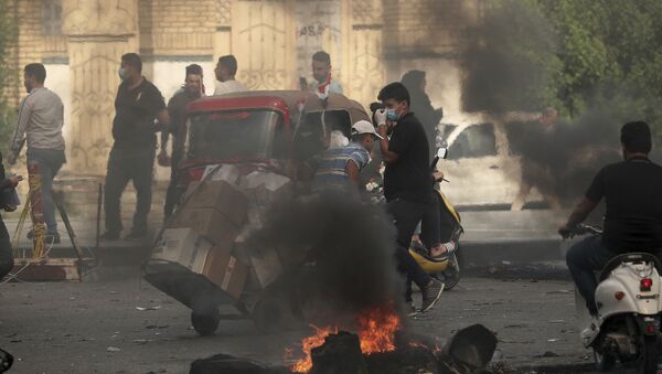 Iraqi protesters are blocking roads in Baghdad - Sputnik International