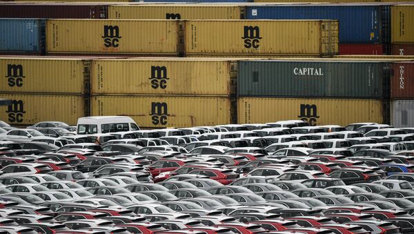 Cars for export and import are stored at the harbor in Bremerhaven - Sputnik International
