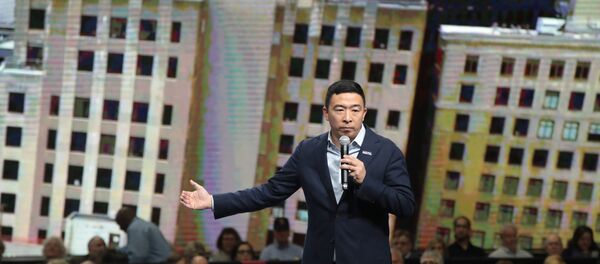 Andrew Yang speaks at the Wells Fargo Arena - Sputnik International