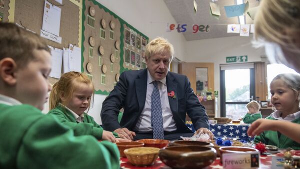 Boris Johnson at a primary school in Suffolk - Sputnik International