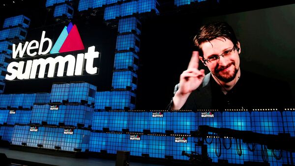 Edward Snowden gestures as he speaks via livestream at Web Summit in Lisbon, Portugal, November 4, 2019 - Sputnik International