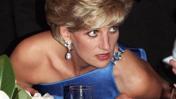 In this photo, taken 31 Oct. 31, 1996, Diana, Princess of Wales, attends the Victor Chang charity dinner in Sydney, Australia, wearing an emerald cut aquamarine ring which Meghan Markle was wearing when she left Windsor Castle after her wedding to Prince Harry on Saturday, 19 May, 2018 - Sputnik International