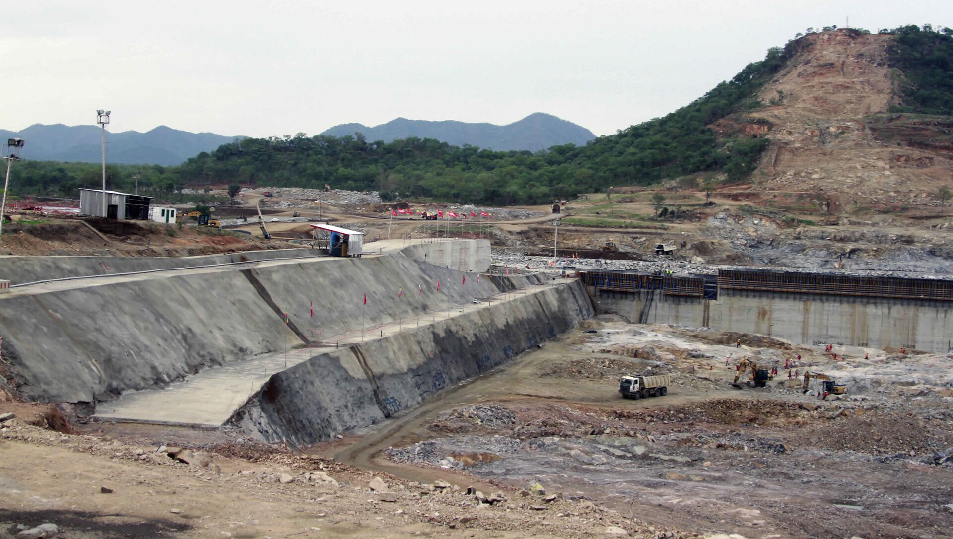 Construction work takes place, at the site of the Grand Ethiopian Renaissance Dam near Assosa, Ethiopia - Sputnik International, 1920, 04.05.2021