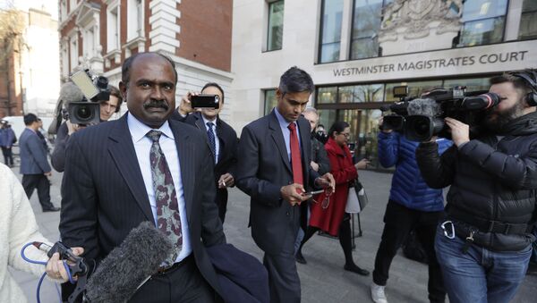 Officials are filmed by the media as they leave court after Indian diamond tycoon Nirav Modi was denied bail at Westminster Magistrates Court in London, Friday, March 29, 2019 - Sputnik International