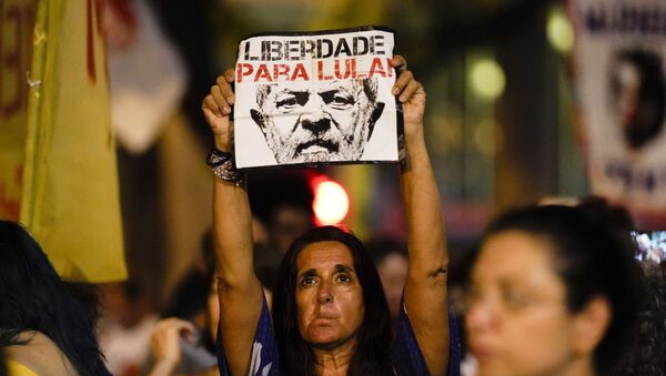 A woman holds up a sign that reads in Portuguese Freedom for Lula, referring to former jailed president Luis Inacio Lula da Silva, during a protest against Brazil's president Jair Bolsonaro to demand an investigation into the 2018 murder of city councilwoman Marielle Franco in Rio de Janeiro, Brazil, Tuesday, Nov. 5, 2019.  - Sputnik International