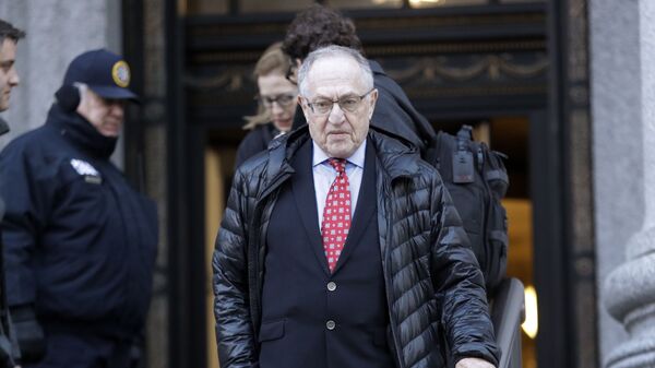 Attorney Alan Dershowitz leaves Manhattan Federal Court in New York - Sputnik International