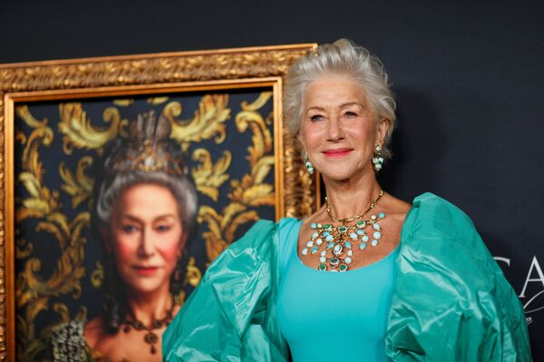 How ‘Flattering’: Fans Mistake Keanu Reeves’ New Girlfriend For 74-Year-Old Helen Mirren How ‘Flattering’: Fans Mistake Keanu Reeves’ New Girlfriend For 74-Year-Old Helen Mirren - Sputnik International