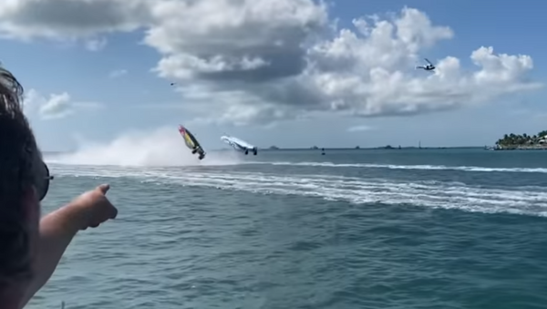 Two High-Speed Boats Crash, Flip During Florida Racing Event - Sputnik International