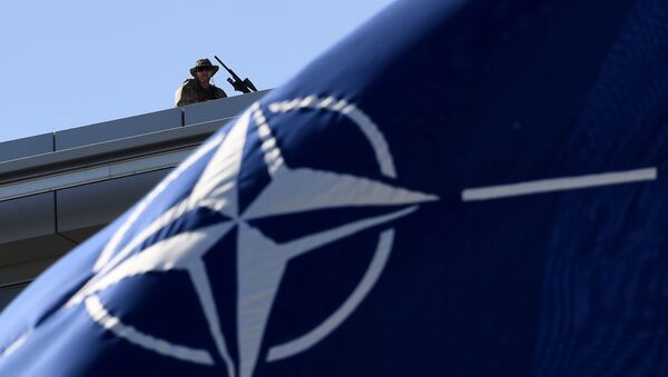 Military personnel stand guard on top of the roof during the NATO (North Atlantic Treaty Organisation) summit ceremony at NATO headquarters in Brussels on 25 May 2017 - Sputnik International