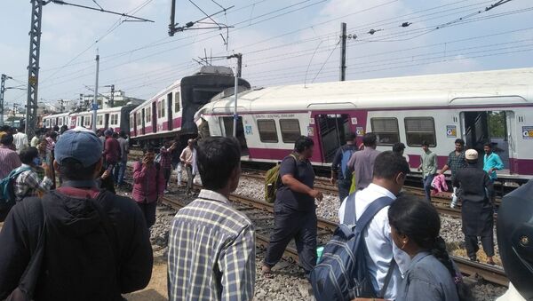 Two trains have collided at Kacheguda Railway Station - Sputnik International