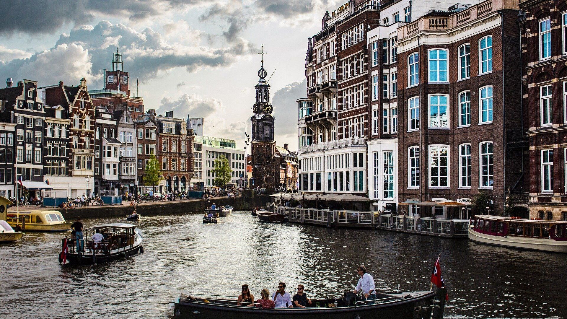 View on water channel in Amsterdam, the Netherlands - Sputnik International, 1920, 04.08.2022