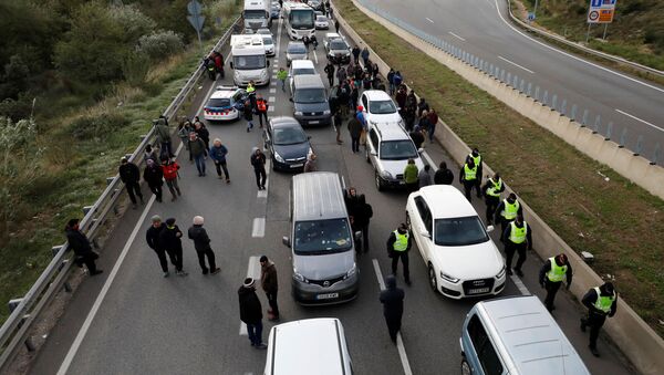 Police block AP-7 highway in La Jonquera, north of Spain November 11, 2019.  - Sputnik International